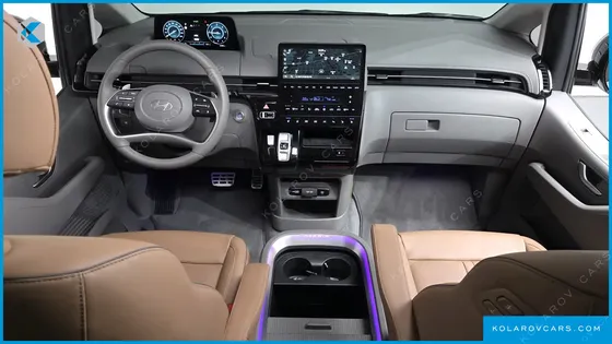 HYUNDAI STARIA 4WD LOUNGE 9-SEATER