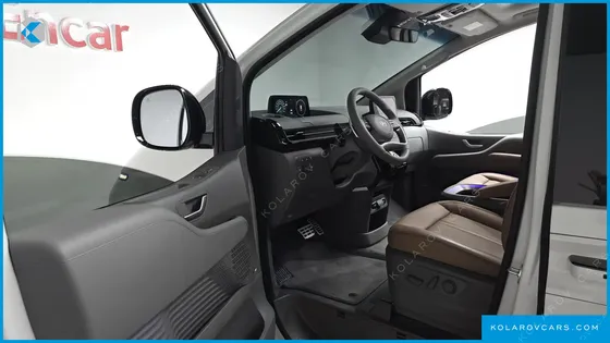 HYUNDAI STARIA 4WD LOUNGE 9-SEATER