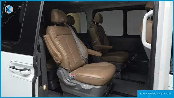 HYUNDAI STARIA 4WD LOUNGE 9-SEATER