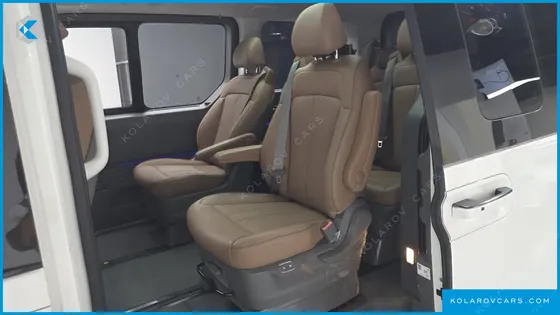 HYUNDAI STARIA 4WD LOUNGE 9-SEATER