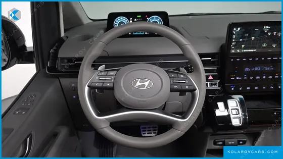 HYUNDAI STARIA 4WD LOUNGE 9-SEATER