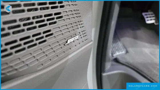 HYUNDAI STARIA 4WD LOUNGE 9-SEATER