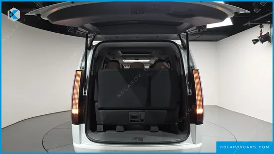 HYUNDAI STARIA 4WD LOUNGE 9-SEATER