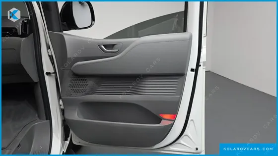HYUNDAI STARIA 4WD LOUNGE 9-SEATER