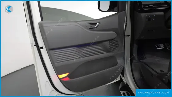 HYUNDAI STARIA 4WD LOUNGE 9-SEATER