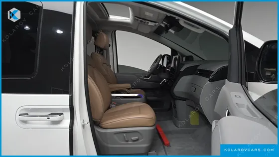 HYUNDAI STARIA 4WD LOUNGE 9-SEATER