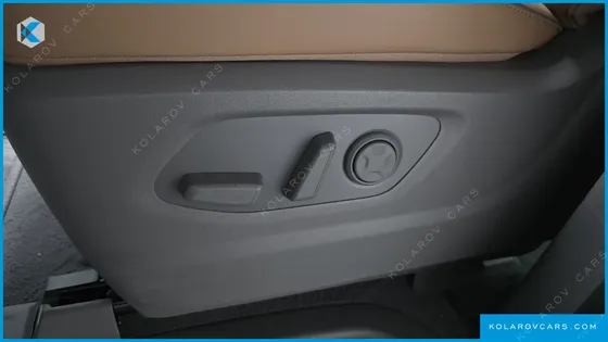 HYUNDAI STARIA 4WD LOUNGE 9-SEATER