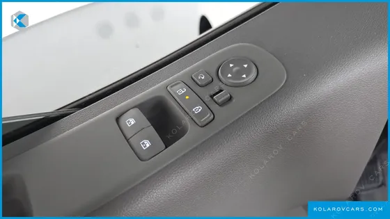 HYUNDAI STARIA 4WD LOUNGE 9-SEATER