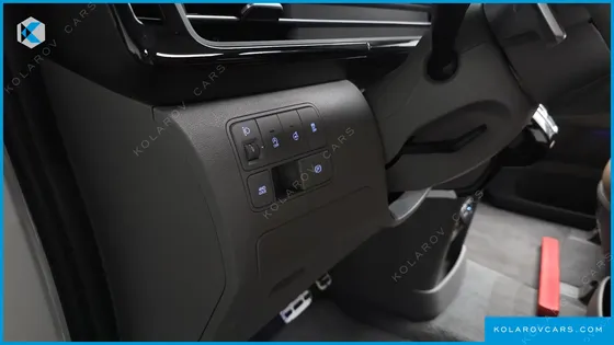 HYUNDAI STARIA 4WD LOUNGE 9-SEATER