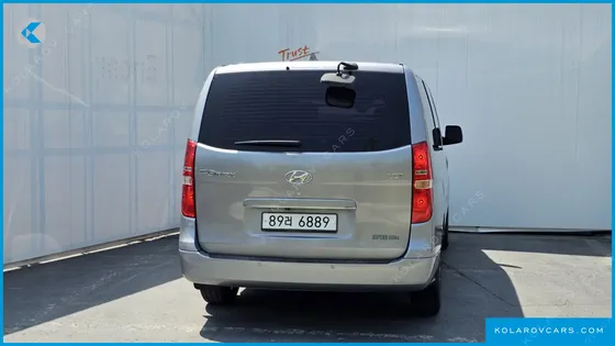 HYUNDAI STAREX 5-SEATER VAN