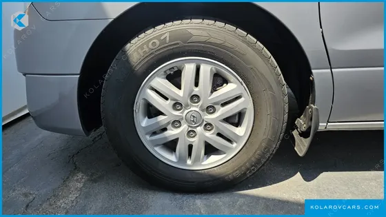 HYUNDAI STAREX 5-SEATER VAN