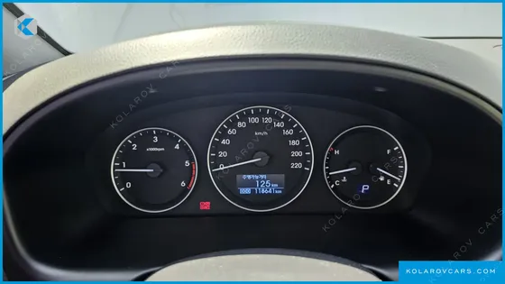 HYUNDAI STAREX 5-SEATER VAN