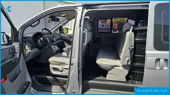 HYUNDAI STAREX 5-SEATER VAN