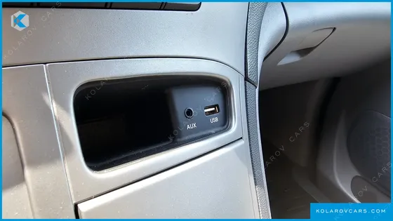 HYUNDAI STAREX 5-SEATER VAN