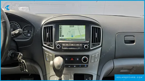 HYUNDAI STAREX 5-SEATER VAN