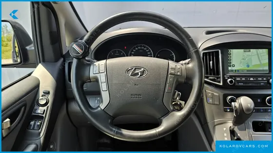 HYUNDAI STAREX 5-SEATER VAN