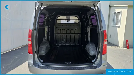 HYUNDAI STAREX 5-SEATER VAN