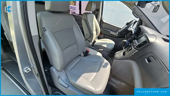 HYUNDAI STAREX 5-SEATER VAN