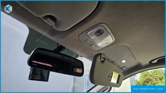 HYUNDAI STAREX 5-SEATER VAN