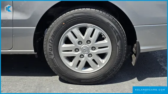 HYUNDAI STAREX 5-SEATER VAN
