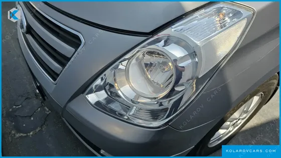 HYUNDAI STAREX 5-SEATER VAN