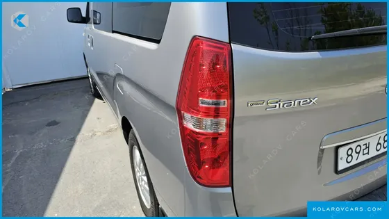 HYUNDAI STAREX 5-SEATER VAN