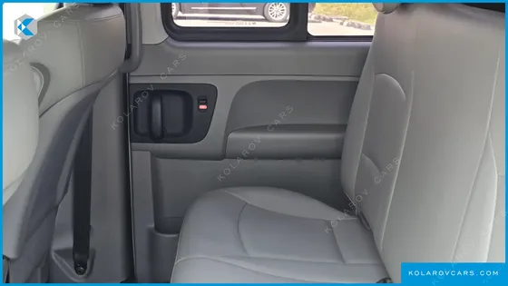 HYUNDAI STAREX 5-SEATER VAN