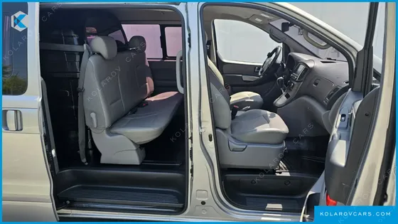 HYUNDAI STAREX 5-SEATER VAN