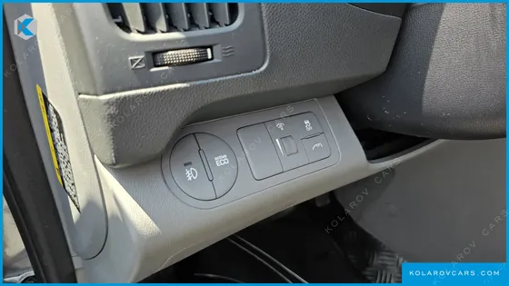 HYUNDAI STAREX 5-SEATER VAN