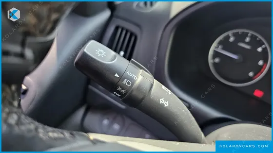 HYUNDAI STAREX 5-SEATER VAN