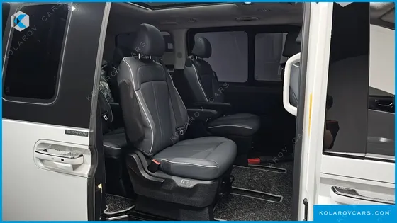 HYUNDAI STARIA 4WD LOUNGE 9-SEATER