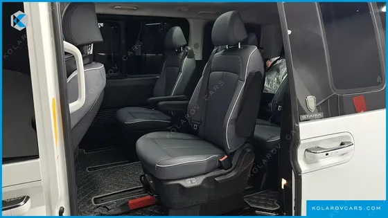 HYUNDAI STARIA 4WD LOUNGE 9-SEATER