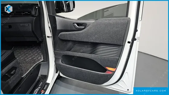 HYUNDAI STARIA 4WD LOUNGE 9-SEATER