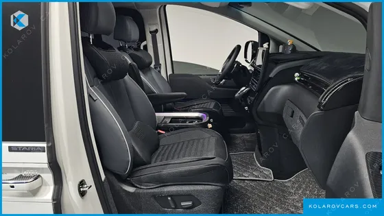 HYUNDAI STARIA 4WD LOUNGE 9-SEATER