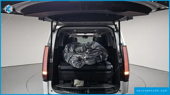 HYUNDAI STARIA 4WD LOUNGE 9-SEATER
