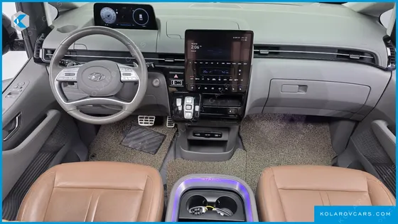 HYUNDAI STARIA LOUNGE 9-SEATER