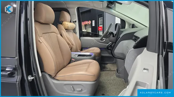 HYUNDAI STARIA LOUNGE 9-SEATER
