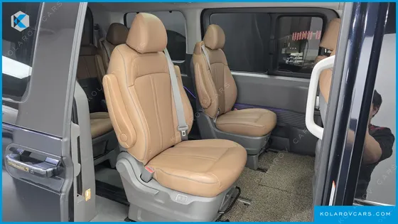 HYUNDAI STARIA LOUNGE 9-SEATER
