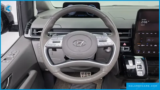HYUNDAI STARIA LOUNGE 9-SEATER