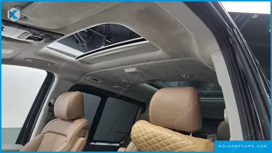 HYUNDAI STARIA LOUNGE 9-SEATER