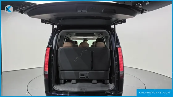 HYUNDAI STARIA LOUNGE 9-SEATER