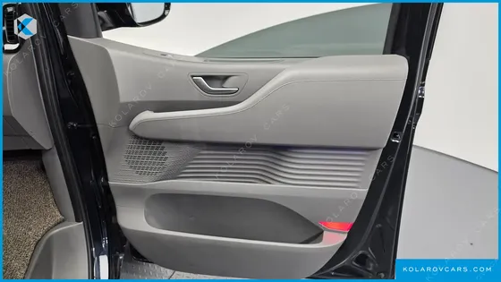 HYUNDAI STARIA LOUNGE 9-SEATER