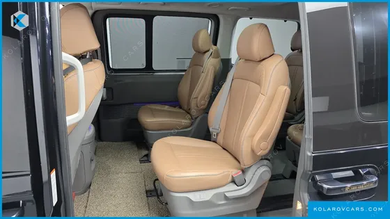 HYUNDAI STARIA LOUNGE 9-SEATER
