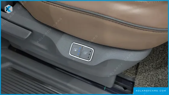 HYUNDAI STARIA LOUNGE 9-SEATER