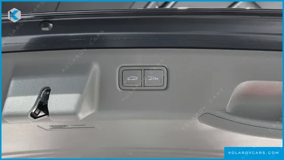 HYUNDAI STARIA LOUNGE 9-SEATER