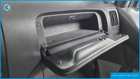 HYUNDAI STAREX 12-SEATER WAGON