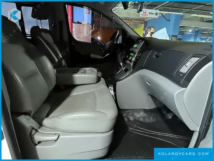 HYUNDAI STAREX 12-SEATER WAGON