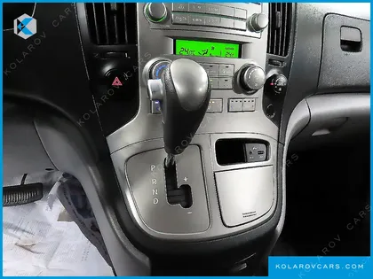 HYUNDAI STAREX 12-SEATER WAGON