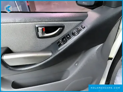 HYUNDAI STAREX 12-SEATER WAGON