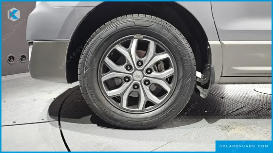 HYUNDAI STAREX 4WD 12-SEATER WAGON